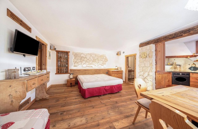 Estudio "La pratolina monolocale" con vistas a la montaña, terraza y jardín