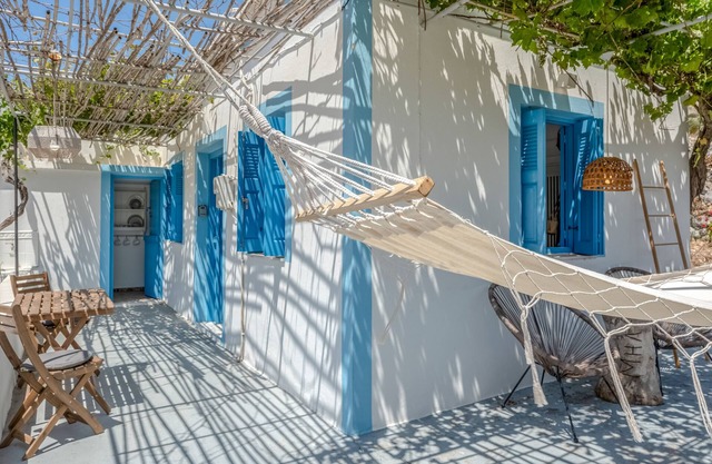 Apartamento estudio 'Avlona Blue' con vistas a la montaña, Wi-Fi y aire acondicionado.