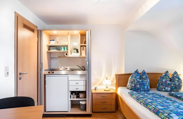 Apartamento estudio 'Haus Edith Zimmer' con vistas a la montaña, jardín compartido y Wi-Fi