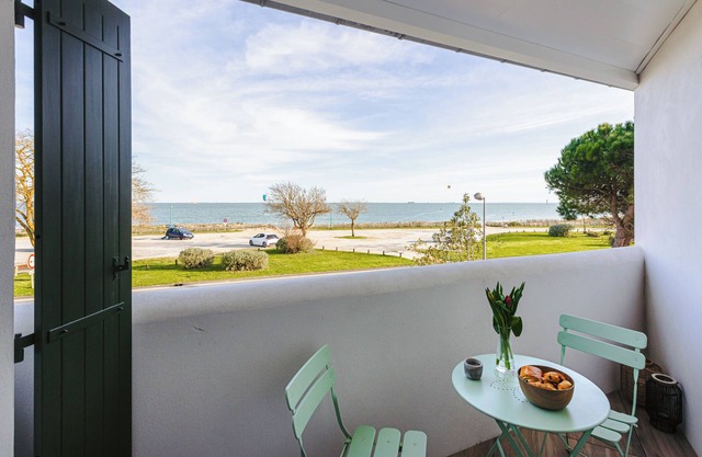 Apartamento estudio 'Le Phare, Vue Mer' con vistas al mar, terraza privada y Wi-Fi