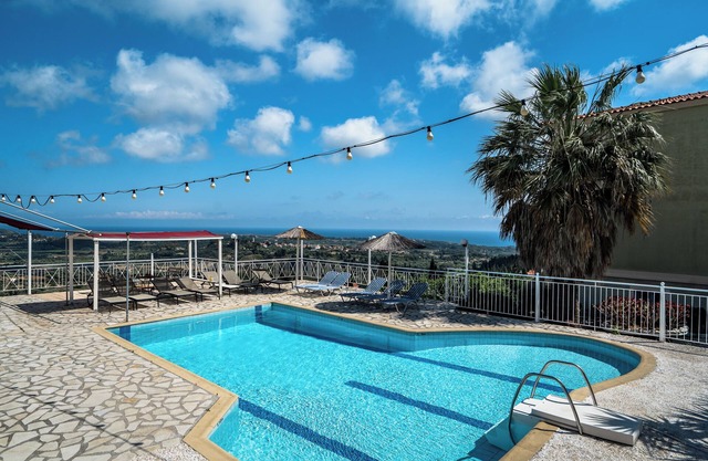 Apartamento estudio 'Ionian Balcony 2' con vistas al mar, Wi-Fi y aire acondicionado.
