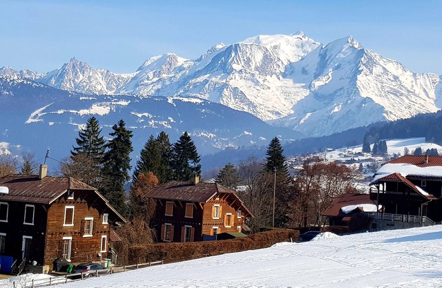 Apartamento estudio 'Les Montagnes' con vistas a la montaña y balcón