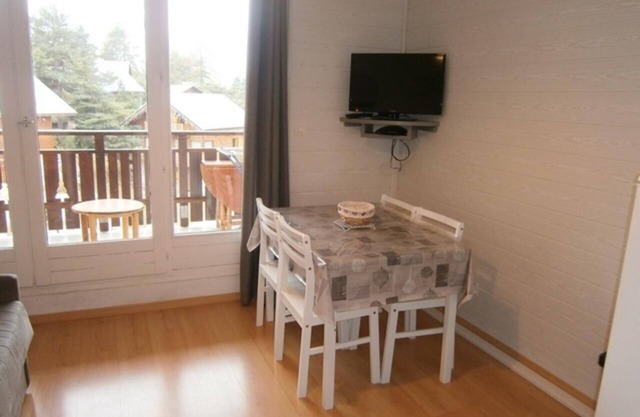 Apartamento estudio "Les Fontettes 2" cerca de las pistas con balcón y piscina compartida
