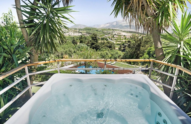 Apartamento estudio 'Paradiso Verde 102' con vistas a la montaña, Wi-Fi y aire acondicionado.