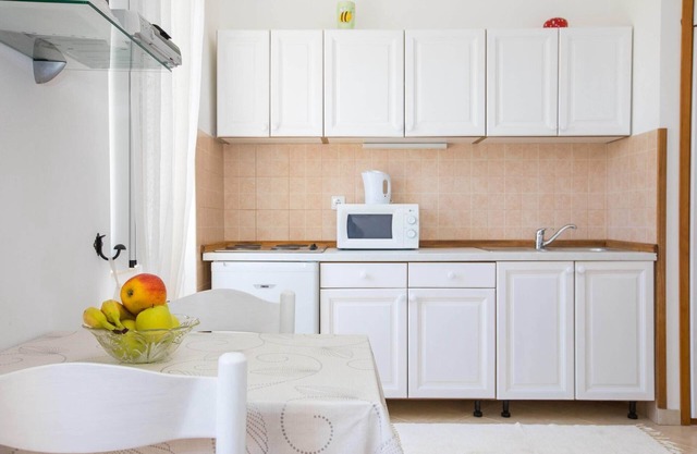 Apartamento tipo estudio con vista al mar