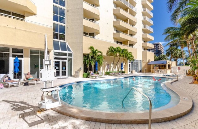 Studio Deluxe at Pompano Beach, Wyndham Santa Barbara!!