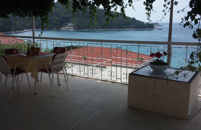Apartamento-estudio con terraza y vista al mar Bahía Saplunara, Mljet (AS-12849-b)