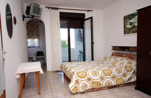 Apartamento-estudio con terraza y vista al mar Suha Punta, Rab (AS-5050-a)