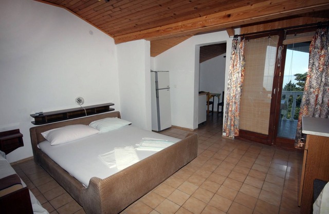 Apartamento-estudio con terraza y vista al mar Suha Punta, Rab (AS-5050-b)