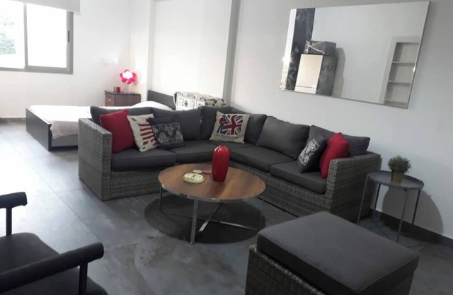 Estudio En Dbayeh En Una Ubicación Privilegiada, Wifi, 38 Metros Cuadrados
