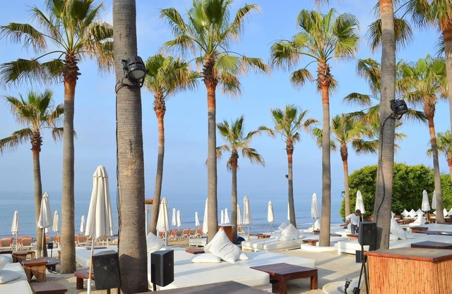 Estudio La Perla con vistas al mar y a la montaña, piscina compartida, balcón y Wi-Fi