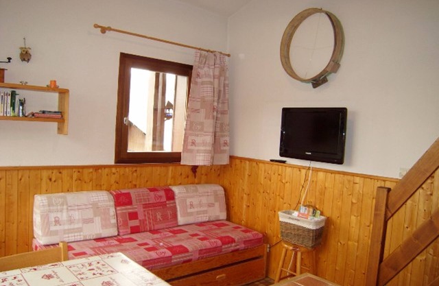 Estudio-mezonita 4 pers, mascotas ok, parking, cerca de pistas y tiendas