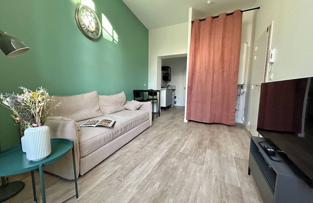 Studio on one level, renovated & bright, Beaufort-en-Anjou, near the Loire river