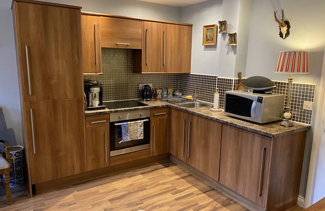 Quirky Town Centre Apartment With River Terrace