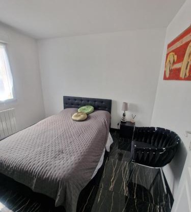 Studio spacieux et lumineuse