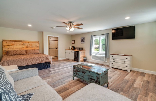 Studio Stay w/ Deck in Missouri Wine Country