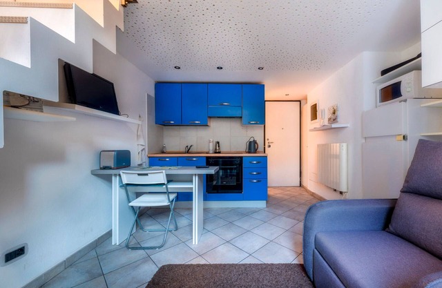 Estudio con altillo, cerca de playas y centro