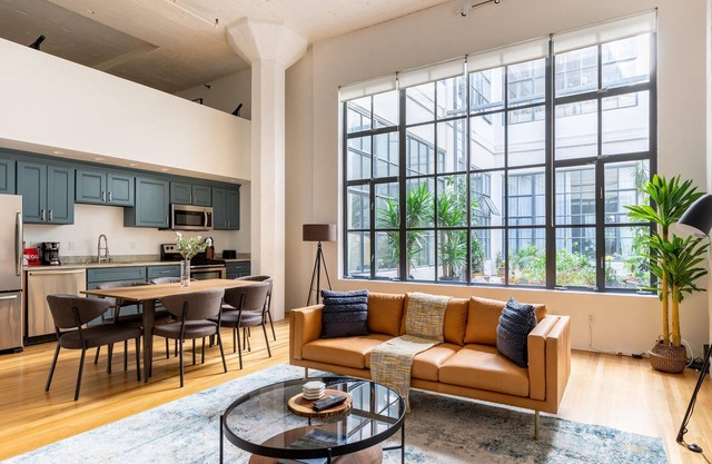 Stunning 1 BR in Heublein Bldg + Pets OK