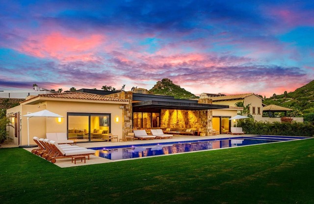 Stunning 11Bd Villa, Chef + Butler + Indoor Tennis + Steps from the Beach!!!
