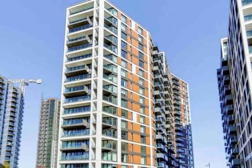 Stunning 2 bedroom apartment w/river view