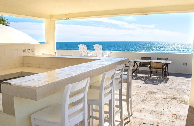Impresionante villa de playa de 3 dormitorios en Sandy Beach Las Palmas Beachfront Resort V-05
