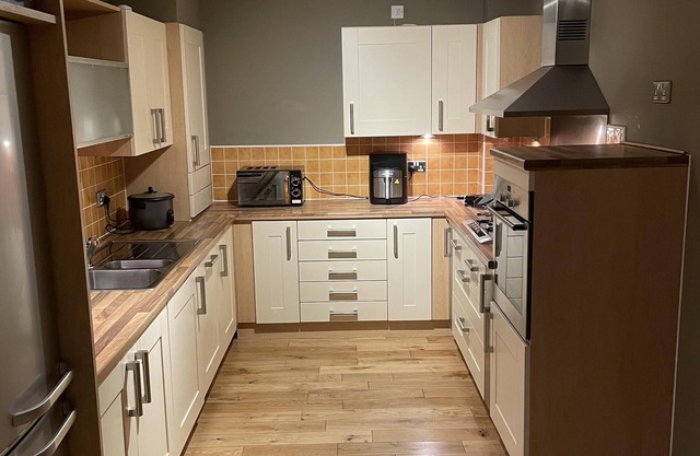 Stunning 4-bed Apartment in Glasgow West end