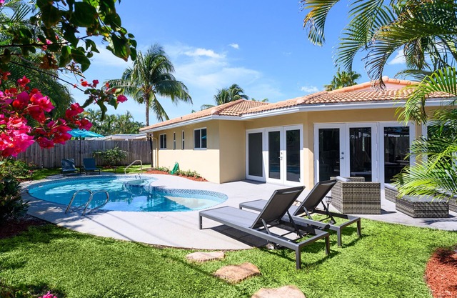 Stunning 4 Bedrooms House with Pool 6 mins to Ocean