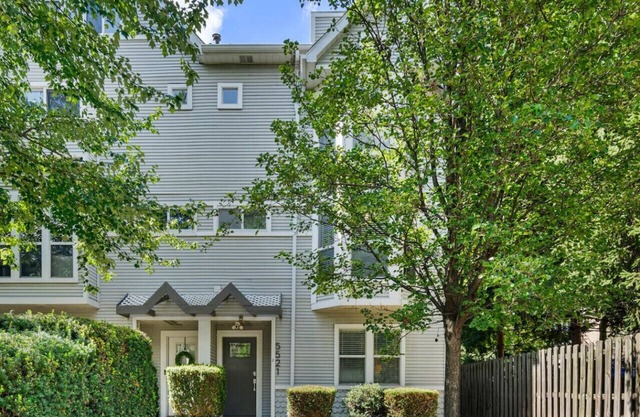 Stunning 4-story Home | Sauna | Parking | Walkable