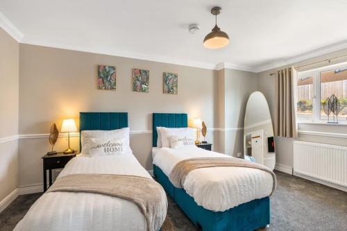 Stunning 5 Bedroom House in New Haven - Sleeps up to 10 people - Perfect for contractors, Professionals, Families & Groups - Long Term Discounts Available