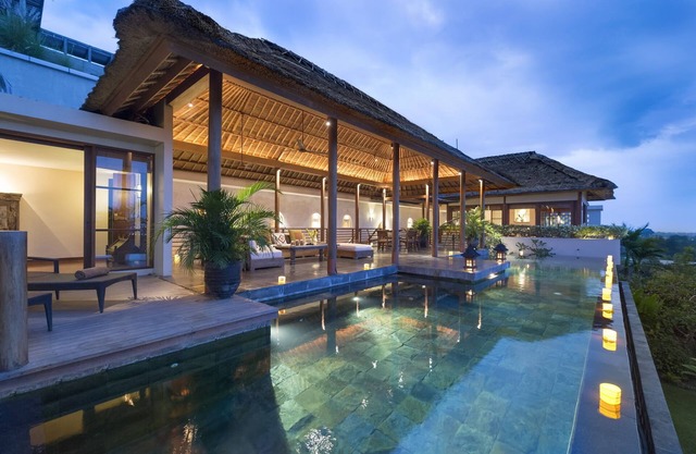 Impresionante villa de 6 dormitorios con vista al mar en Jimbaran