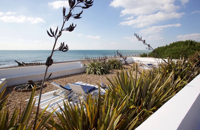 Impresionante propiedad frente a la playa con vistas al mar y bañera de hidromasaje en Tatler