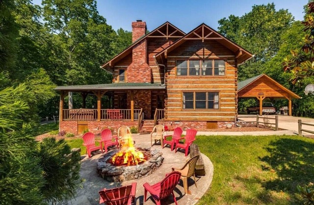 Impresionante cabaña enclavada en el bosque cerca de Nashville