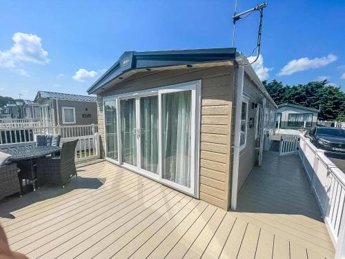 Stunning Caravan With Decking At Carlton Meres In Suffolk Ref 60009Mv