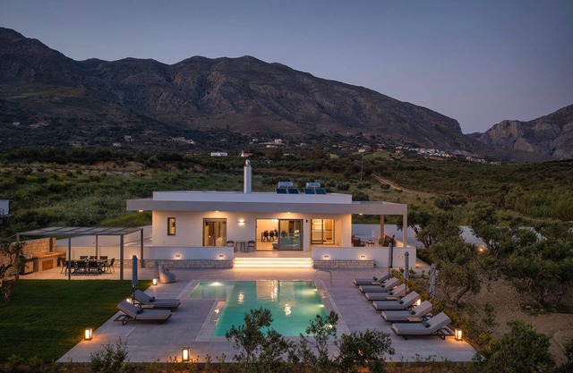 Stunning Chania Villa | 4 Bedrooms | Villa Szayelaporro | Beautiful Mountain Views and Outdoor Pool | Lefkogeia, Plakias