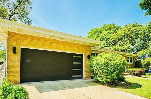 Stunning downtown Skokie mid-century modern Luxury three bedroom ranch home