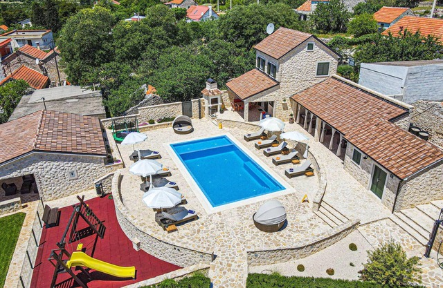 Impresionante casa en Dubrava con sauna