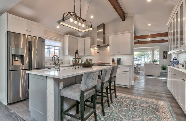 STUNNING in Santa Barbara 3 Bed/ 2 Bath 7 DAYS MIN SHORT TERM WELCOMED