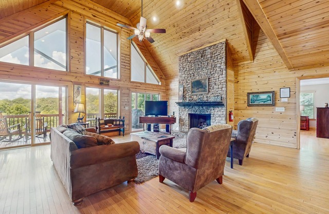 Impresionante cabaña de montaña con WiFi gratis / jacuzzi privado / sala de juegos / chimenea de gas.