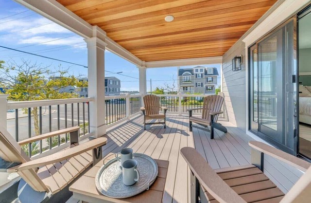 Avalon- "Saltwater Vista" Stunning New 6 Bedroom w/ Pool
