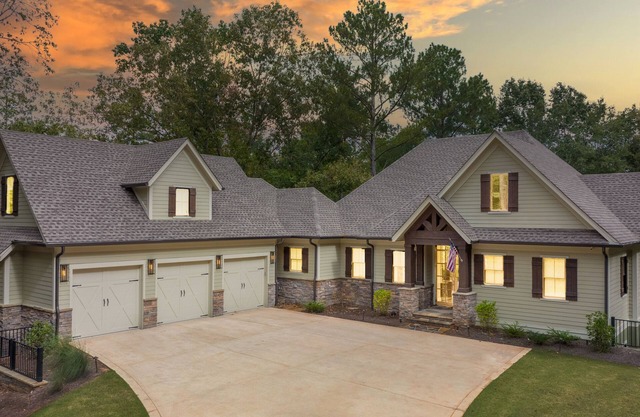 Stunning New Luxury Home --