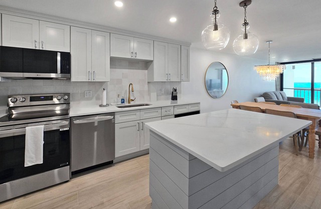 Stunning Oceanfront 2-Bed, 2-Bath Condo in Jensen Beach, on Hutchinson Island!