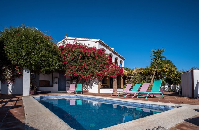 Una impresionante Finca y Cortijo ahora con un 20% de descuento y vistas al Mediterráneo.