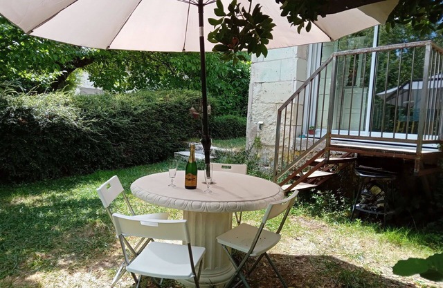 Estupenda casa de vacaciones privada para 3 personas con WIFI, TV, mascotas permitida y aparcamiento