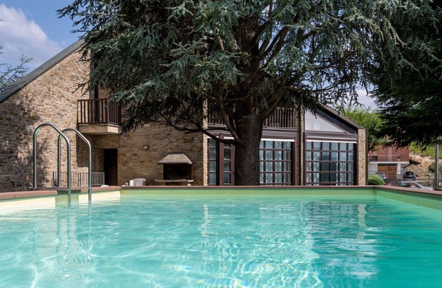 Casa de vacaciones privada con WIFI, piscina privada, TV, terraza, mascotas permitida, aparcamiento