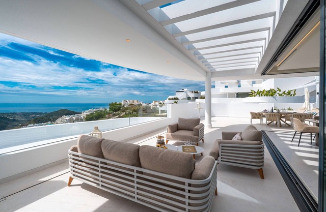 Impresionante ático con vistas panorámicas al mar y a la montaña cerca de Marbella