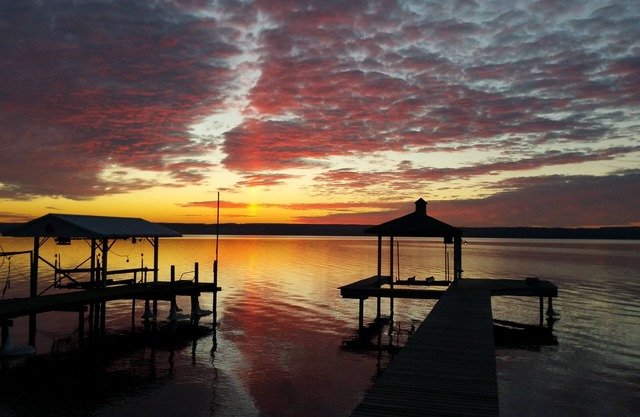 Impresionante americano Vigas - En Water's-Edge - 145 pies frente al lago - espectaculares puestas de sol