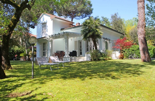 Casa de vacaciones privada con A/C, WIFI, TV, veranda, aparcamiento, cerca de Forte Dei Marmi