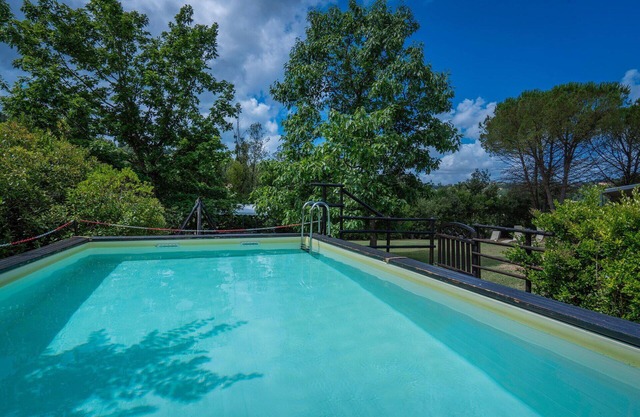 Estupenda casa de vacaciones privada con A/C, piscina privada, WIFI, TV, patio y mascotas permitida