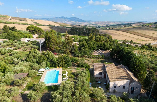 Casa de vacaciones privada con WIFI, piscina privada, TV, terraza, mascotas permitida, aparcamiento