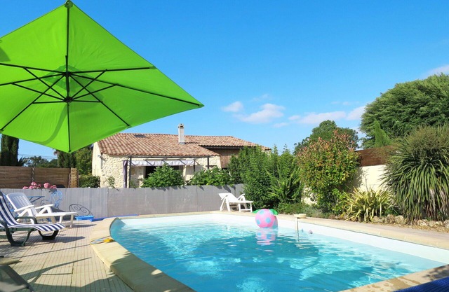 Estupenda casa de vacaciones privada para 5 personas con piscina, WIFI, TV, terraza y aparcamiento